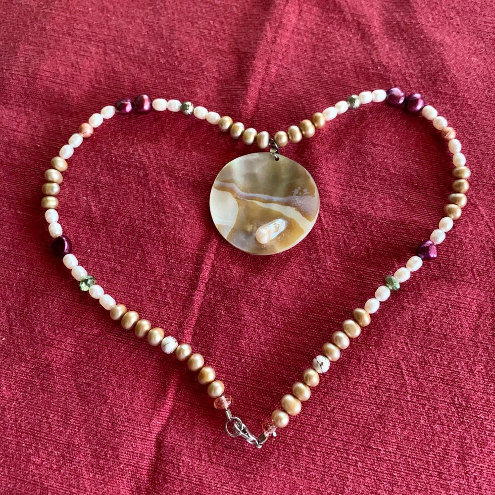 Artisan made freshwater pearl necklace - Picture 5 of 8